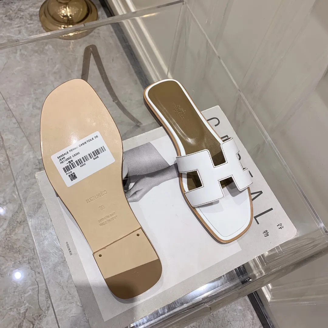 👟👟Ex-factory price 440👟👟 Hermes Hermes H slippers Oasis sandals series——————————Fashionable and versatile Super comfortable Every detail is made to the extreme Original swift calfskin Original 1:1 exclusive private mold upper/original leather outsole ▪️Packaging: Each pair of shoes comes with packaging ▪️SIZE: 35~42 (.40.41.42 customization is non-refundable and non-exchangeable)